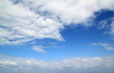 阳光明媚的白天和白云图片