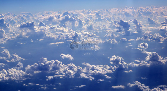 从航空飞机上看到蓝色空中云层墙纸阳光天气天空天堂晴天地平线水分季节气候图片