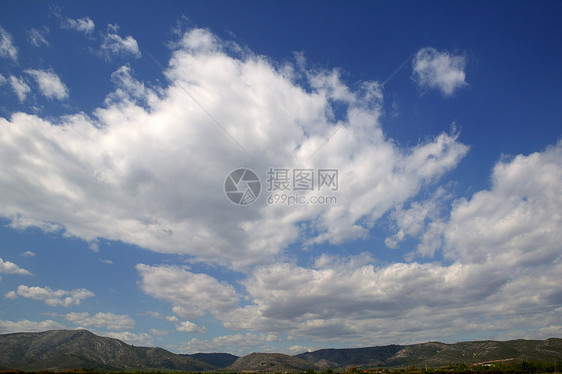 蓝蓝的天空 白天有云气候天蓝色季节墙纸地平线水分蓝色天堂天气晴天图片