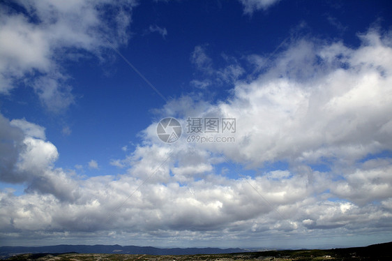 蓝蓝的天空 白天有云太阳阳光云景环境天气天蓝色地平线季节水分气候图片