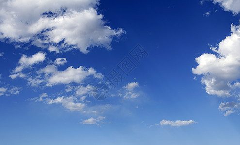 阳光明媚的白天 蓝蓝色完美的天空白云天堂季节气氛墙纸环境水分云景地平线天气太阳图片