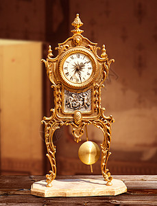 古老的金铜钟钟表小时窗户金子家具数字手表时间重量奢华祖父图片
