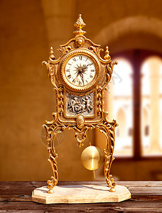 古老的金铜钟钟表黄铜奢华窗户金子家具拨号装饰品小时时间房子图片