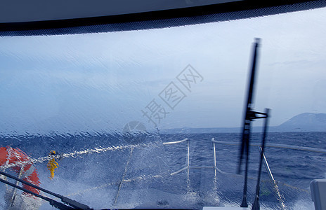 小船完美的雨水飞溅窗户巡航海洋危险水晶旅行运输泡沫速度海浪图片