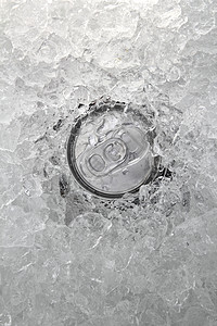 冰冷的冰冻的冰封中 可以饮用冰水图片