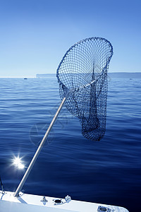 蓝海船上的钓鱼网爱好天空支撑照片港口工具海洋晴天运动钓鱼图片