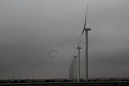云天一连串的风车公园绿色环境灰色旋转力量天空生态金属涡轮图片