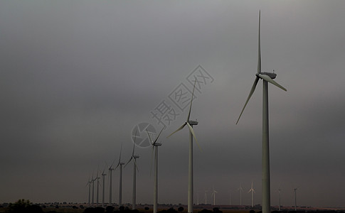 云天一连串的风车绿色白色翅膀电机旋转技术生态螺旋桨多云公园图片