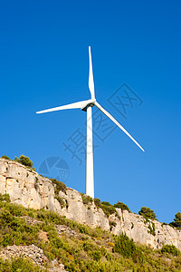 岩石山中的风车和风车公园国家活力天空翅膀气氛力量电机白色绿色图片