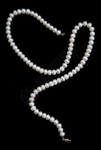 黑天鹅绒上的白珍珠象牙项链配饰手镯黑色光泽度奢华礼物珠子天鹅绒图片