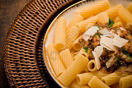 西西里害虫的面食反射宏观佳肴香菜照片食物香蒜盘子桌子美味图片