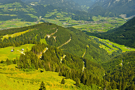 阿尔卑斯山脚森林牧场树木旅游场地爬坡农场石灰石房子国家图片