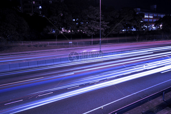 夜间在香港高速公路上进行交通通道人行道城市运输商业立交桥路面照明建筑景观图片