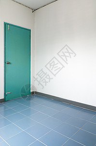 绿色大门角白色房间背景图片