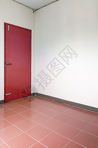 红门角白色房间背景图片