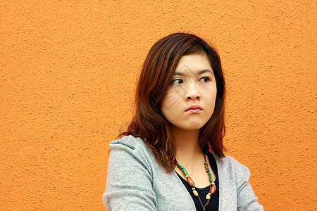 愤怒的亚洲女人人士情感技术震惊商务压力女孩手势工作商业图片