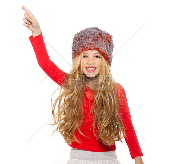 带着红衬衫和毛帽的冬舞毛皮手势幸福童年微笑帽子孩子们季节女性衣服图片