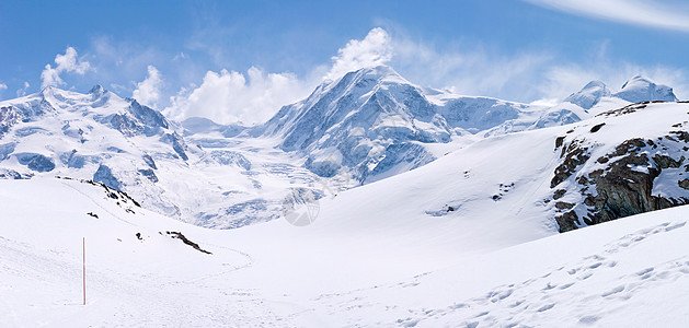 雪山山脉景观远足假期冰川蓝色滑雪爬坡阳光天空全景旅行图片