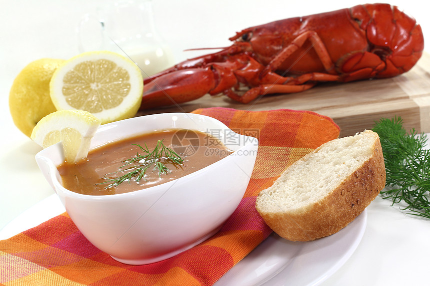 龙虾奶油汤红色面包海鲜贝类盘子美食甲壳柠檬美味蟹肉图片