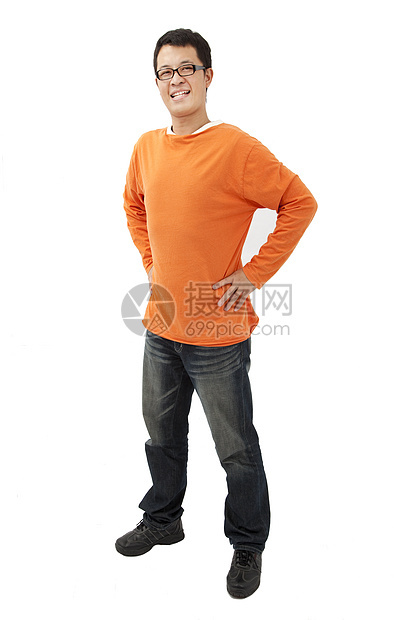 橙色T恤衫亚洲青年男子全长肖像图片