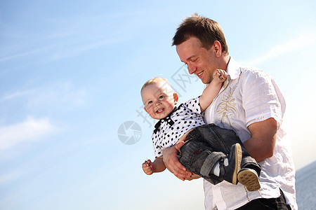 父亲和儿子帽子女性奢华爸爸花园快乐童年喜悦父母乐趣图片