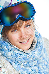 穿着滑雪滑雪的黑人青少年肖像旅行男人帽子微笑活动娱乐乐趣男性眼睛闲暇图片