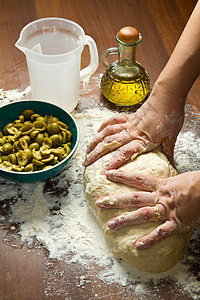 土制橄榄橄榄面包厨房食物面粉植物木头酿酒师早餐木板谷物别针图片