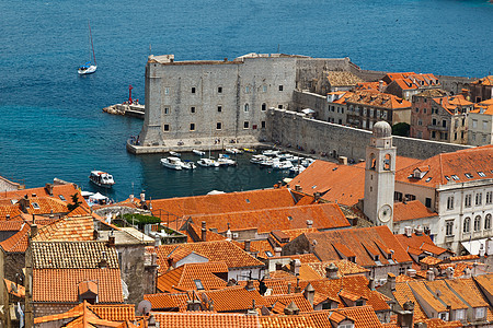 来自克罗地亚城墙的Dubrovnik全景遗产房子教会黏土地标景观城堡蓝色城市爬坡图片