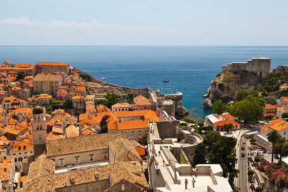 来自克罗地亚城墙的Dubrovnik全景城堡房子天空蓝色遗产地标建筑学景观旅游历史图片