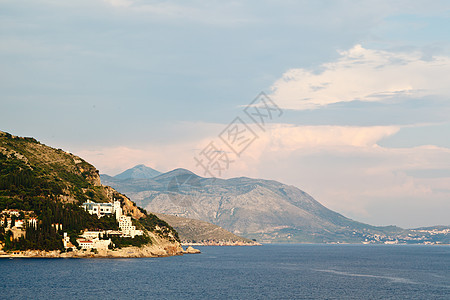 克罗地亚杜布罗夫尼克的地中海和山脉景观图片
