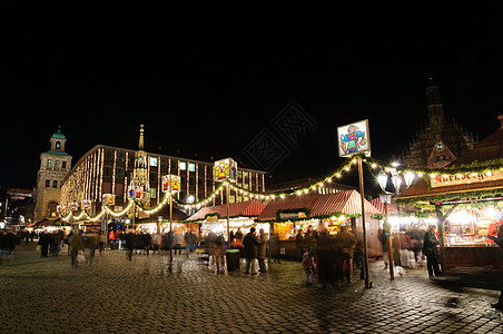 德国圣诞市场圣诞树天空高清图片