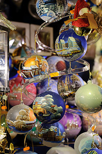 德国的圣诞市场旅游装饰游客观光塑像旅行装饰品图片