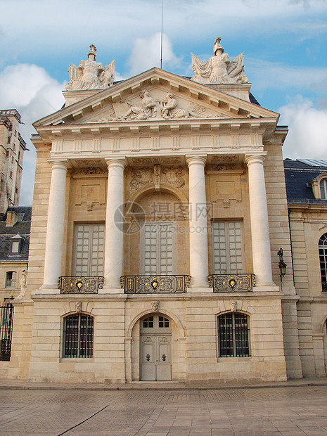 法国第雅贡 市广场的宫殿图片
