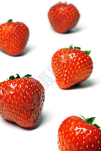 极亮的红草莓宏观蔬菜水果种子市场浆果叶子养分早餐工作室图片
