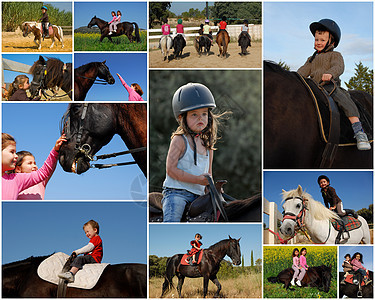 儿童在骑子女时男生幸福头盔天空白色小马黑色蓝色友谊骑马图片
