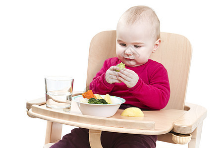 以高椅子吃饭的幼儿土豆食物辅食小菜红色婴儿蔬菜儿童玻璃营养品图片