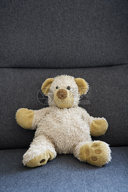 泰迪熊玩具寂寞悲伤椅子摄影棕褐色毛皮童年动物寓言图片