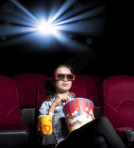 电影院中的女性观众娱乐活动乐趣成人享受夜生活眼镜大厅座位图片