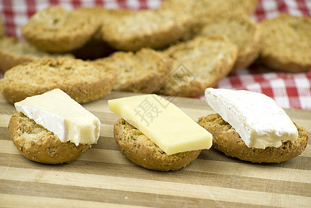 新鲜面包卷糕点营养小麦谷物脆皮蛋糕小吃午餐包子早餐图片