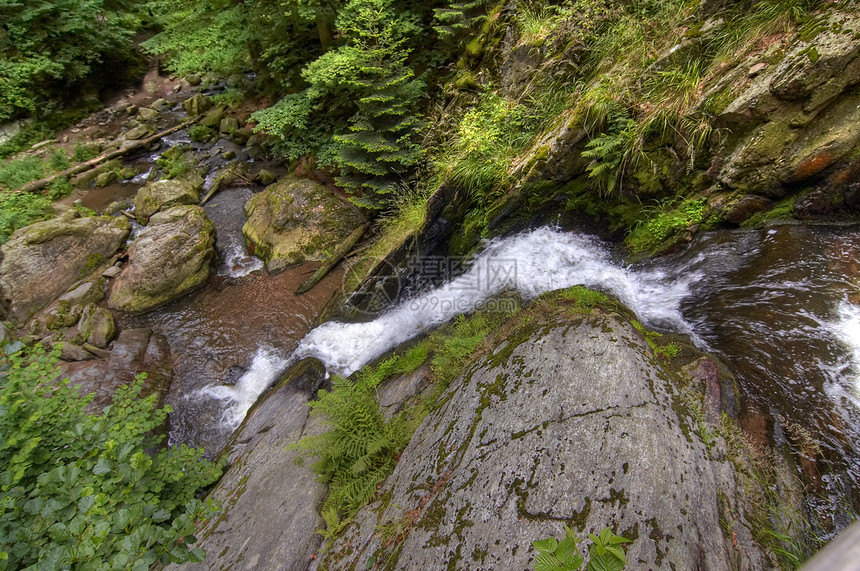 滴水的水分溪流风景浮躁公园水流瀑布流动高清图片下载-正版图片321161334-摄图网
