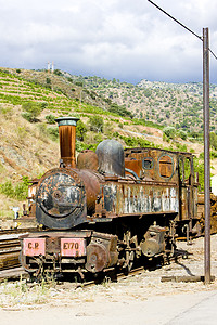 葡萄牙杜罗谷图阿的老车残骸破坏运输外观铁路蒸汽铁路运输机车交通工具机器背景图片