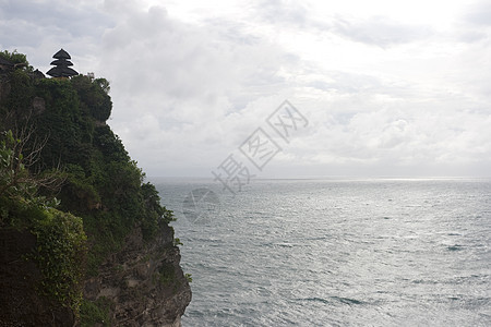 乌卢瓦图气泡海洋海景岩石天空运动海浪热带白色石头图片