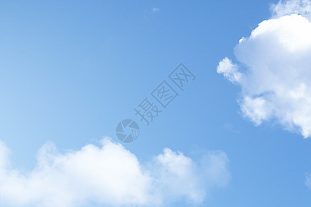 蓝色天空中的白云天气阳光农村远景国家场景水分季节气氛地平线图片