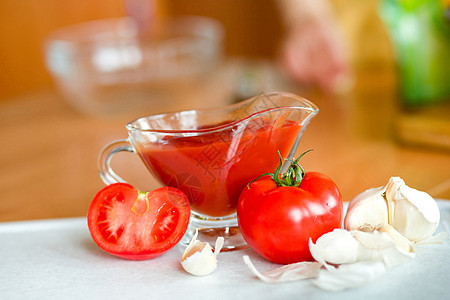 准备番茄香辣酱饮食灯泡红色烹饪芳香香气食物餐具图片
