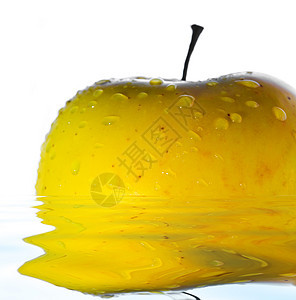 黄色苹果上的滴滴水果甜点诱惑食物早餐小吃图片