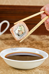 寿司海鲜晚餐拼盘酒吧鱼片蔬菜小吃宏观美食海藻图片