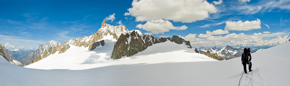 布朗马西夫山登山者旅行冻结晴天登山男性冰川冒险顶峰成就图片