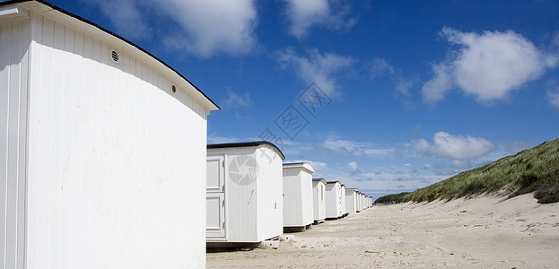 白船屋结构码头海滩邻居海岸线建筑蓝色浮桥地标反射图片