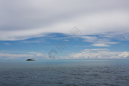 海云 陆海平原土地阳光绿色赤道天空海洋晴天风景蓝色旅行背景图片