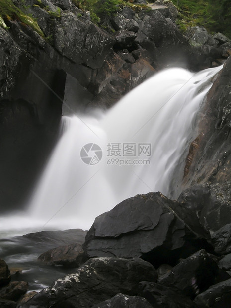 山水瀑布自然景观图片
